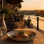 Coté Saône : table de produits frais sur la terrasse au bord de la Saône