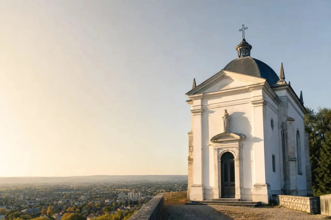 Chapelle de la Motte à Vesoul avec panorama sur la ville