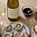 Aligoté vin blanc Bourgogne sec pour Kir, photo bouteille, verre et huîtres